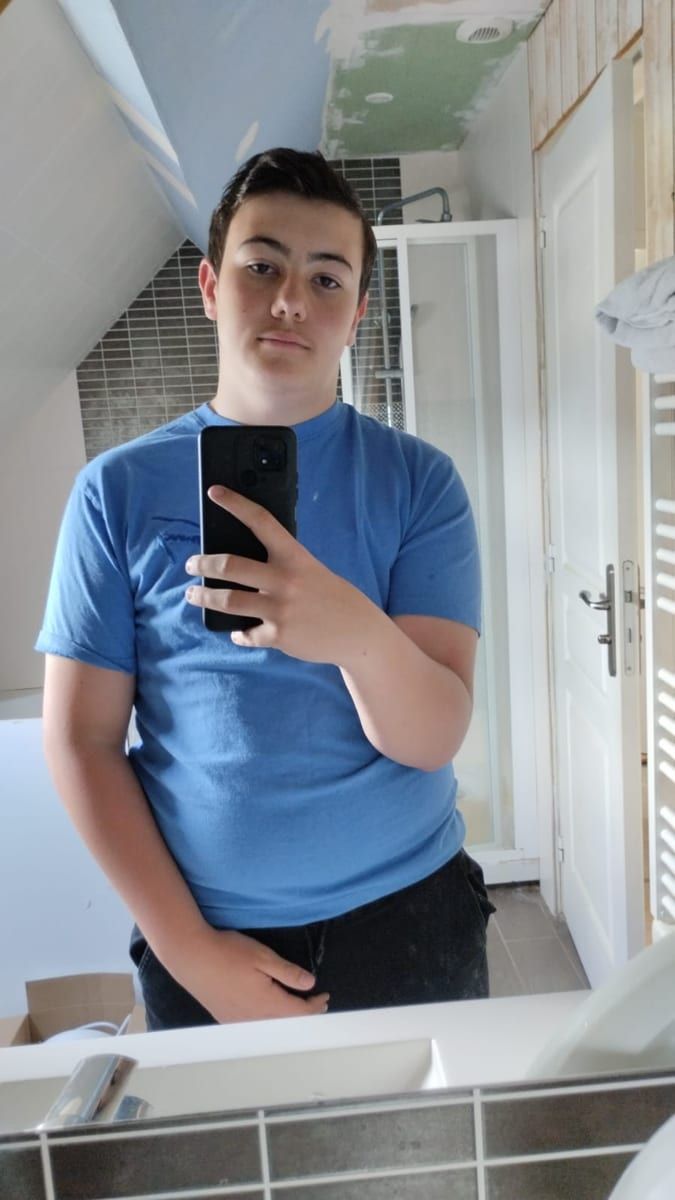 Son - Gay fute à Schuders Profil de Son, 42 ans, Gay fute à Schuders (Grisons)