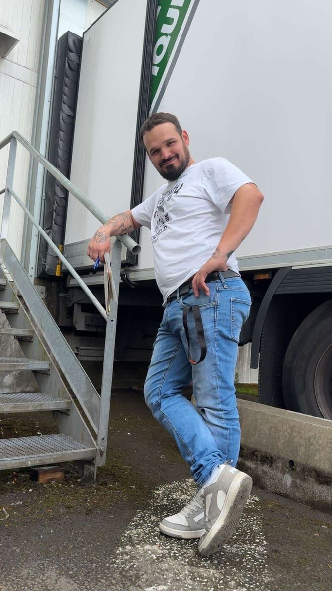 Haydar - Gay fute à Gempenach Profil de Haydar, 42 ans, Gay fute à Gempenach (Fribourg)