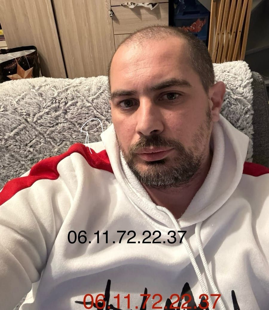 Zak - Gay fute à Grancy Profil de Zak, 40 ans, Gay fute à Grancy (Vaud)