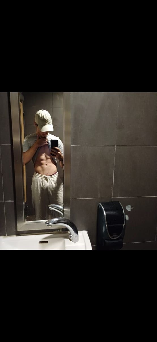 Nohan - Gay fute à Gempenach Profil de Nohan, 39 ans, Gay fute à Gempenach (Fribourg)