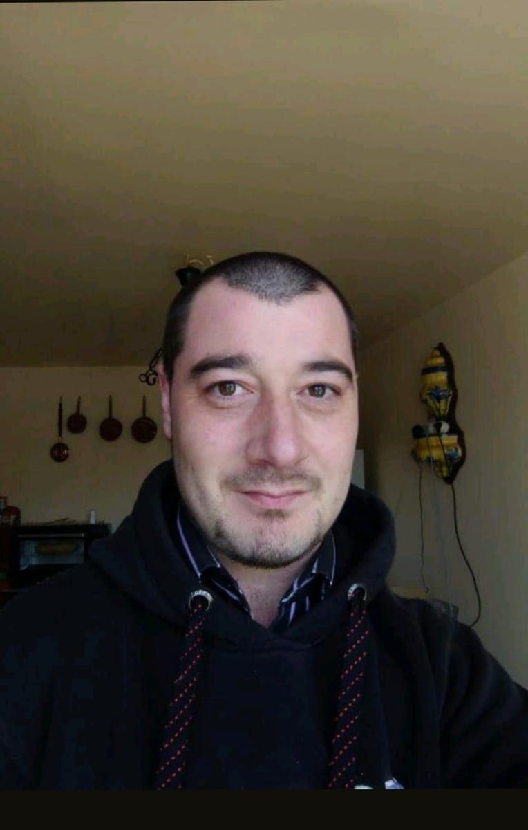 Ewann - Gay fute à Zuchwil Profil de Ewann, 37 ans, Gay fute à Zuchwil (Soleure)