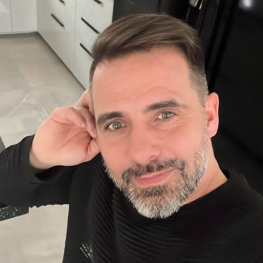 Helory - Gay fute à Zweisimmen Profil de Helory, 29 ans, Gay fute à Zweisimmen (Berne)