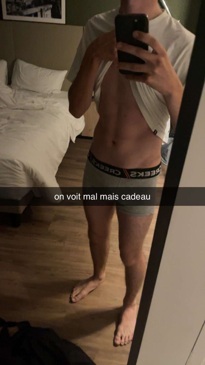 Siaka - Gay fute à Zwillikon Profil de Siaka, 23 ans, Gay fute à Zwillikon (Zurich)