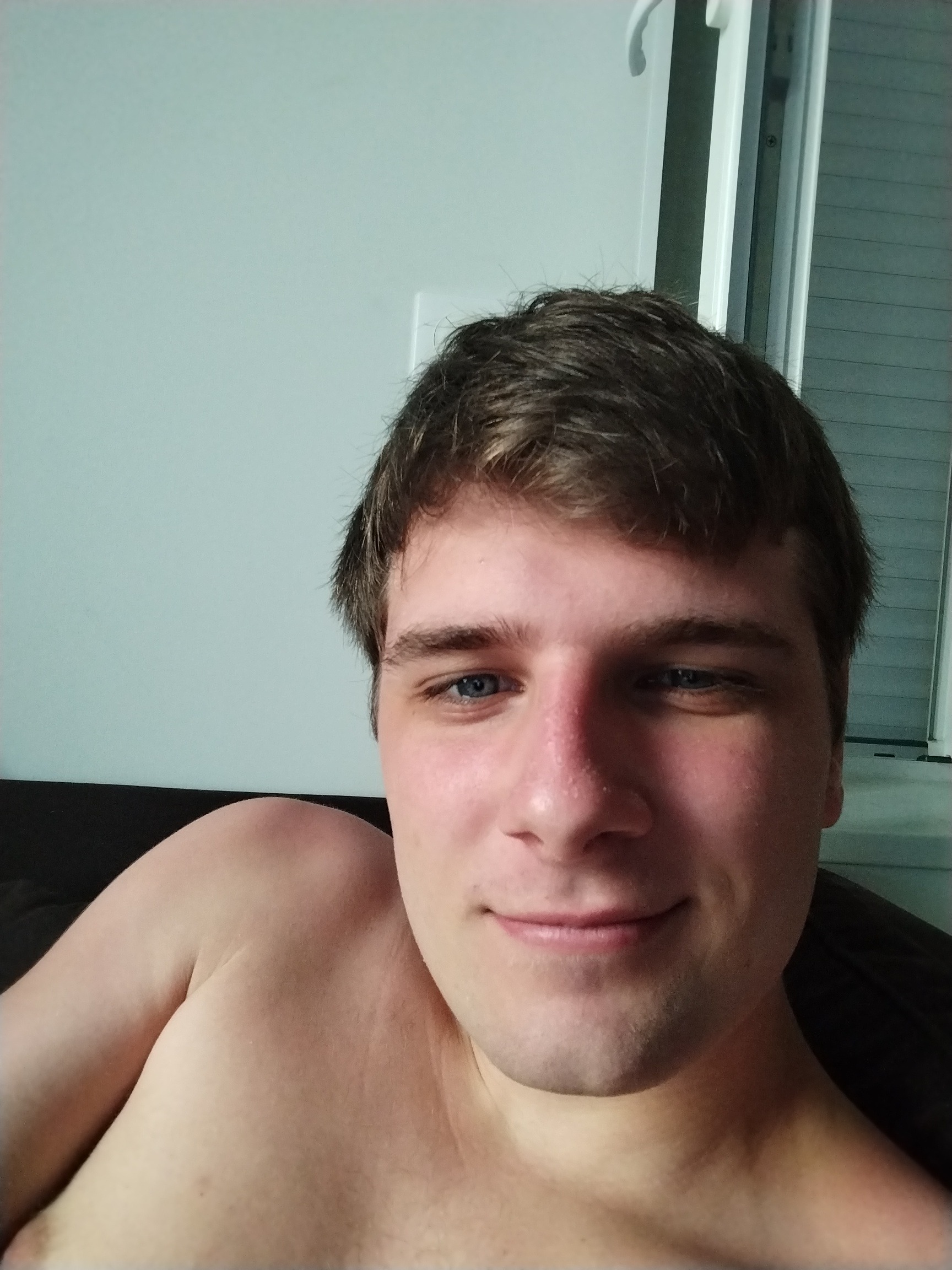 Amon - Gay fute à Valangin Profil de Amon, 27 ans, Gay fute à Valangin (Neuchâtel)