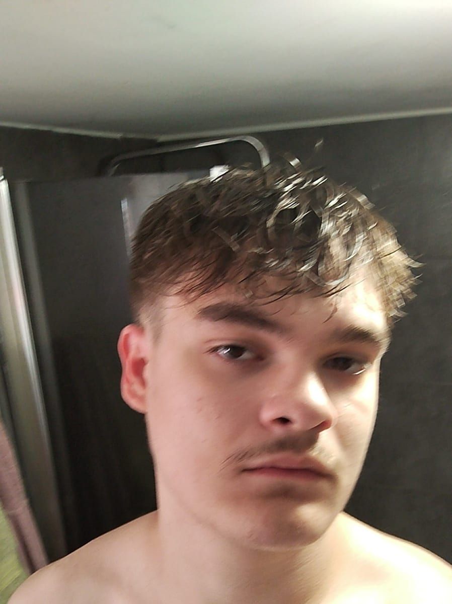 Théau - Gay fute à Danis Profil de Théau, 40 ans, Gay fute à Danis (Grisons)