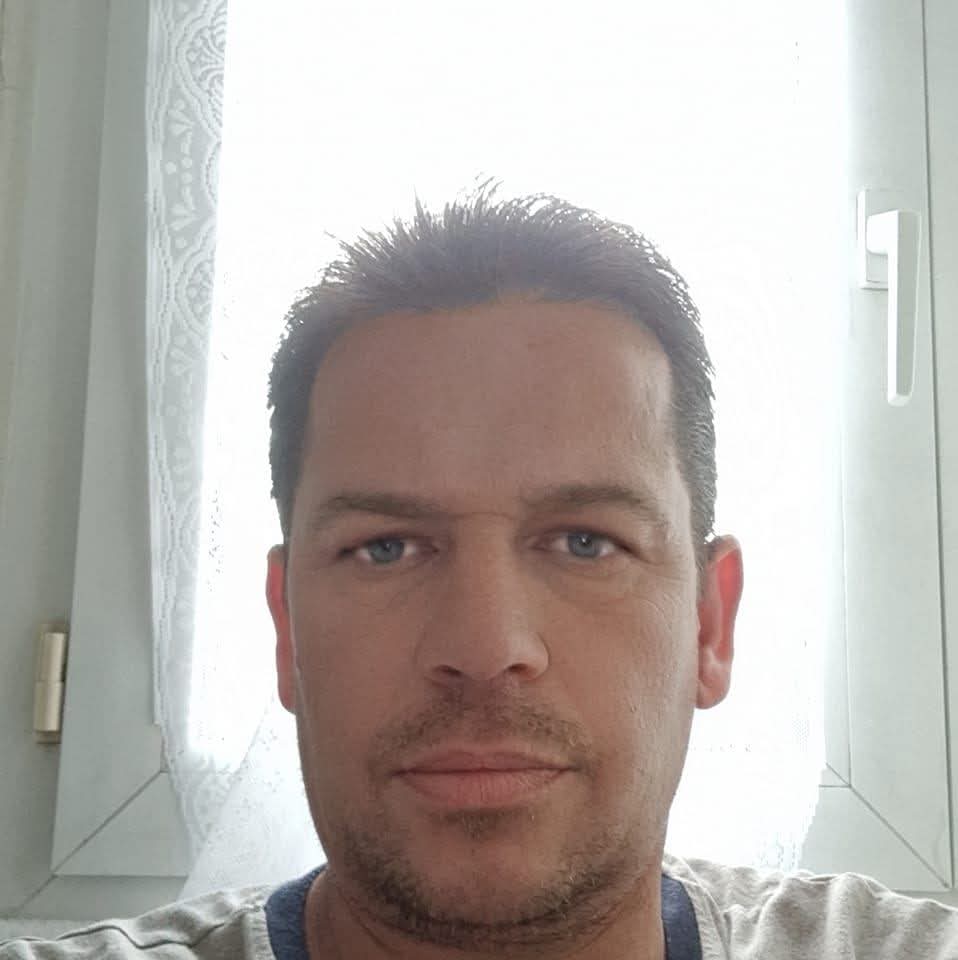 Jahed - Gay fute à Zweisimmen Profil de Jahed, 41 ans, Gay fute à Zweisimmen (Berne)
