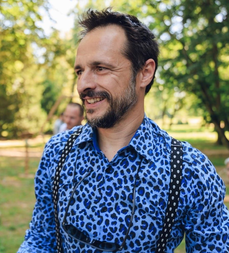Néo - Gay fute à St. Niklausen OW Profil de Néo, 25 ans, Gay fute à St. Niklausen OW (Obwald)