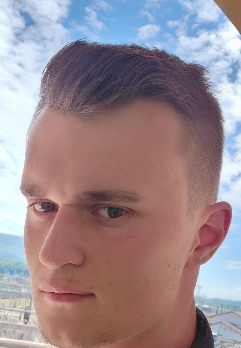 Maysan - Gay fute à Zollikerberg Profil de Maysan, 22 ans, Gay fute à Zollikerberg (Zurich)