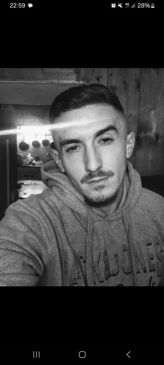 Selyan - Gay fute à Yvorne Profil de Selyan, 31 ans, Gay fute à Yvorne (Vaud)