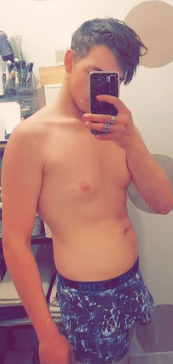 Manoah - Gay fute à Massongex Profil de Manoah, 23 ans, Gay fute à Massongex (Valais)