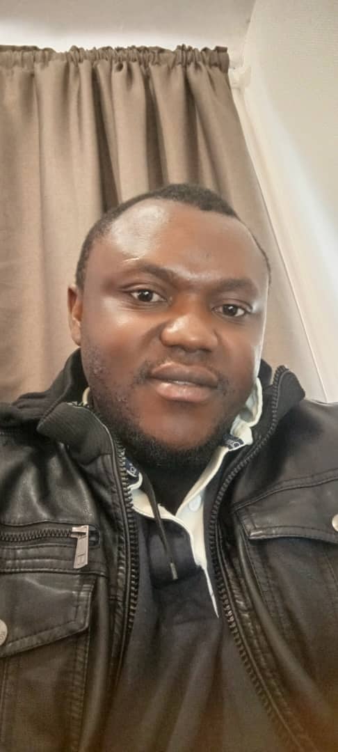Adolphe - Gay fute à Sarnen Profil de Adolphe, 38 ans, Gay fute à Sarnen (Obwald)