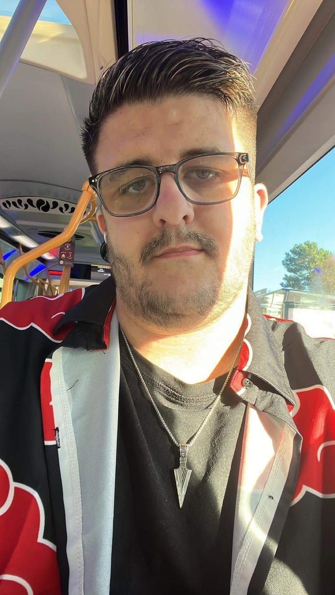Elrik - Gay fute à Eigergletscher Profil de Elrik, 29 ans, Gay fute à Eigergletscher (Berne)