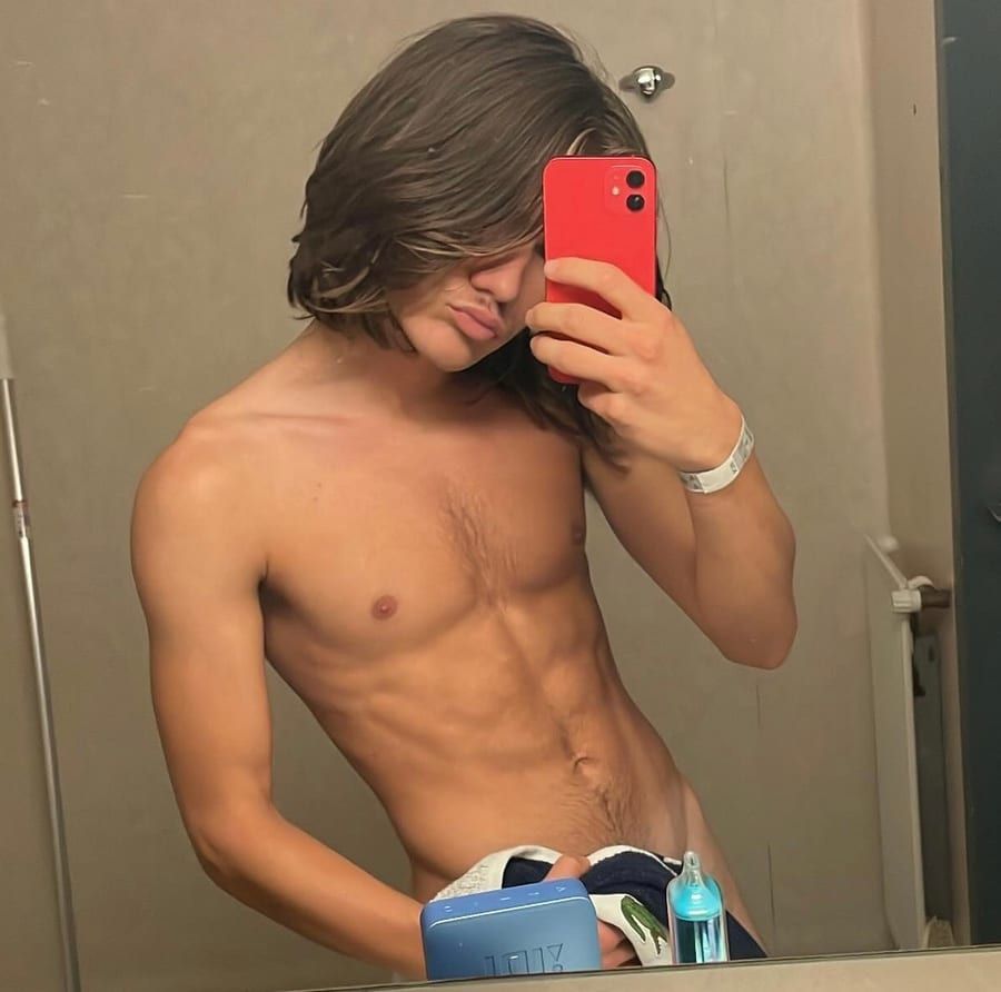 Madany - Gay fute à Yens Profil de Madany, 24 ans, Gay fute à Yens (Vaud)