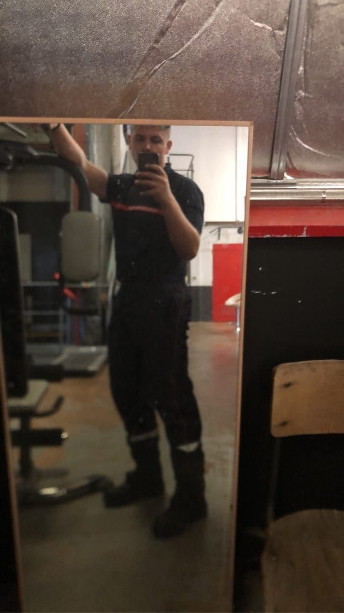 Azur - Gay fute à Müselbach Profil de Azur, 32 ans, Gay fute à Müselbach (Saint-Gall)