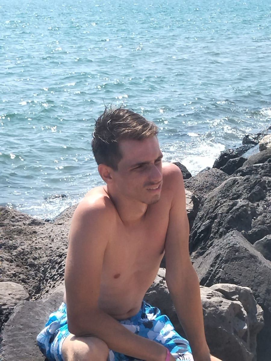 Bohdan - Gay fute à Lüen Profil de Bohdan, 36 ans, Gay fute à Lüen (Grisons)