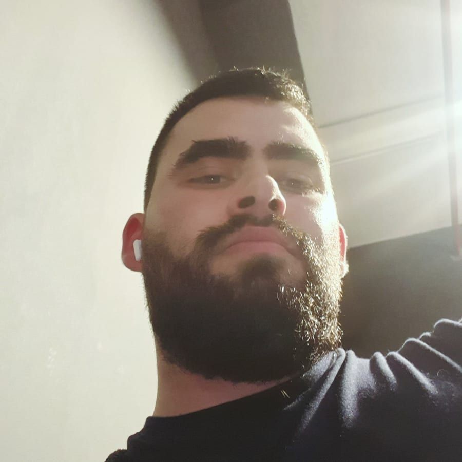 Profil de Elvir, 32 ans, Gay fute à Rivaz (Vaud)