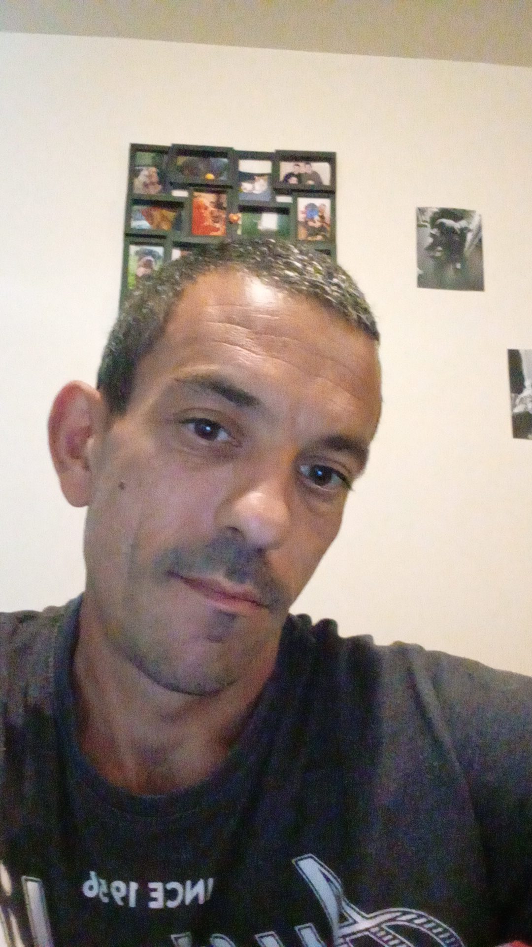 Nazar - Gay fute à Zuzwil BE Profil de Nazar, 24 ans, Gay fute à Zuzwil BE (Berne)