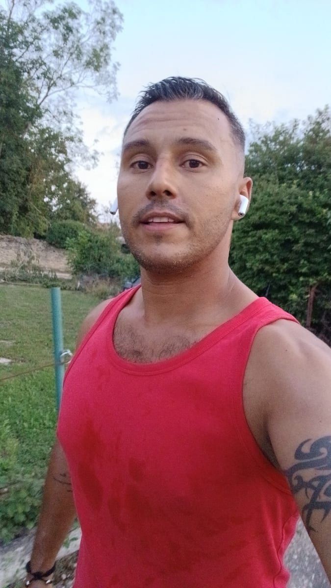 Dany - Gay fute à Zizers Profil de Dany, 39 ans, Gay fute à Zizers (Grisons)