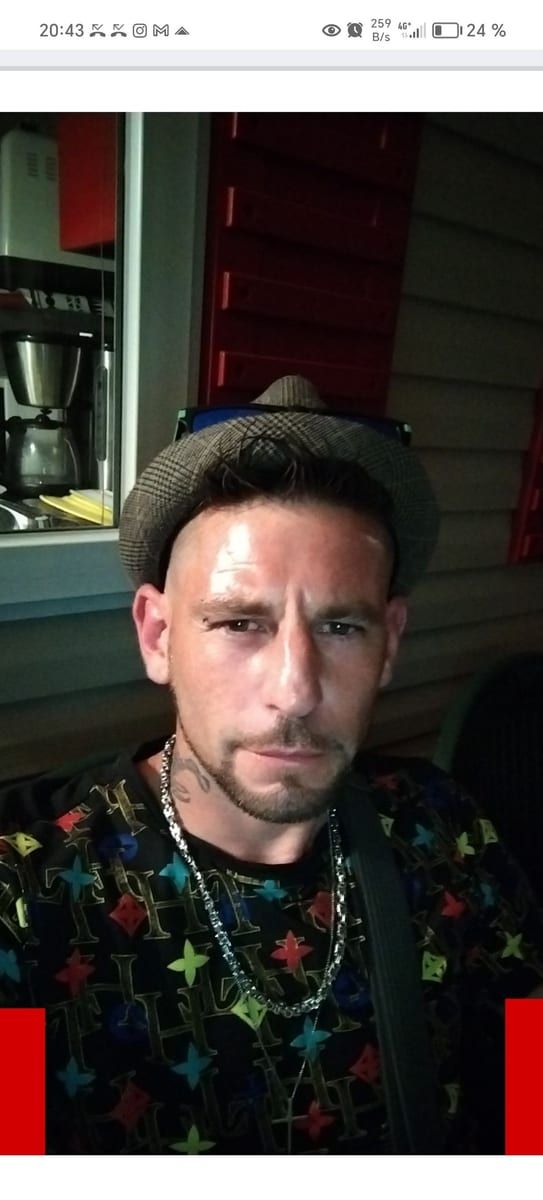 Gilmar - Gay fute à Vicques Profil de Gilmar, 34 ans, Gay fute à Vicques (Jura)