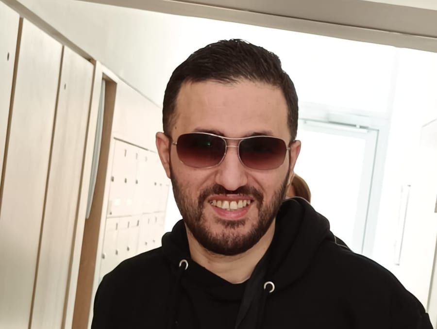 Ezzeddine - Gay fute à Zuzgen Profil de Ezzeddine, 25 ans, Gay fute à Zuzgen (Argovie)