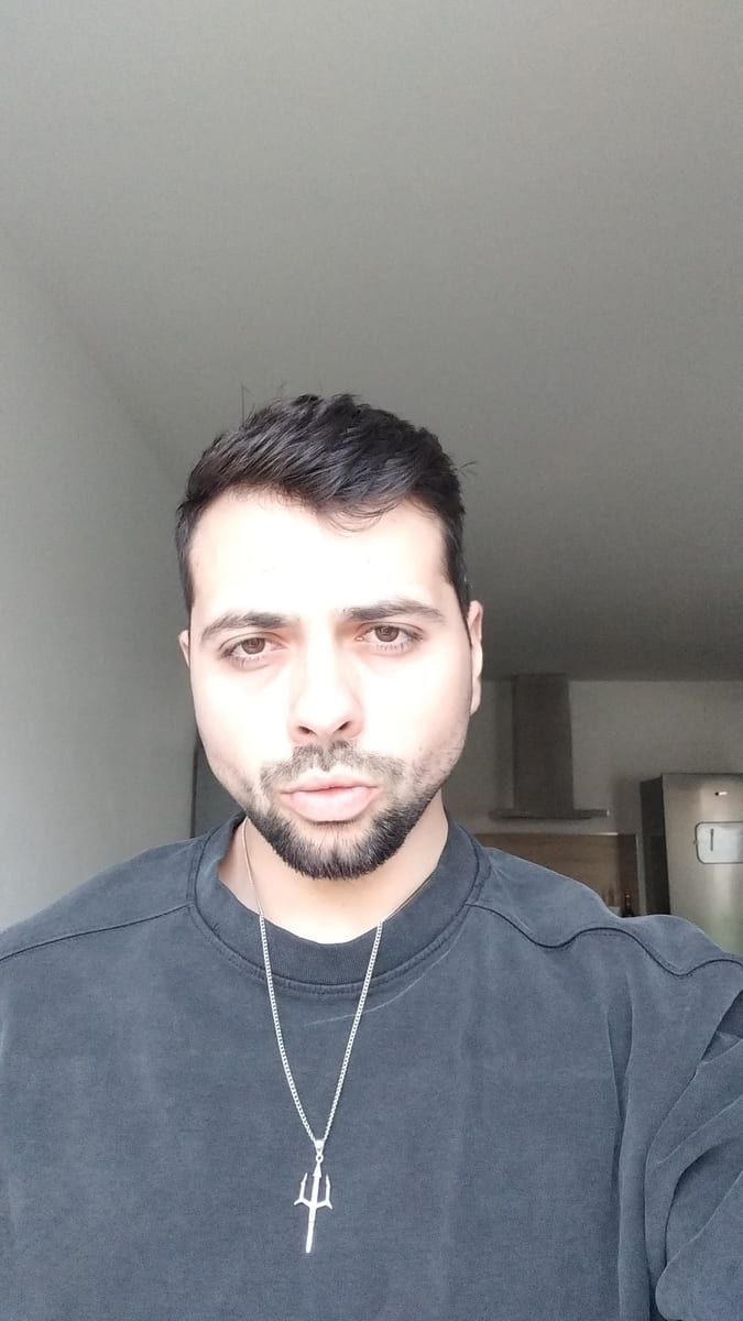 Bedran - Gay fute à Zignau Profil de Bedran, 34 ans, Gay fute à Zignau (Grisons)
