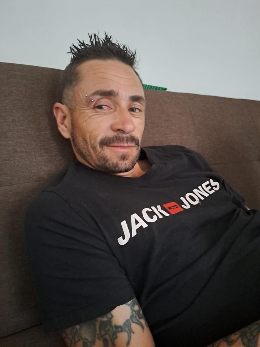 Eymard - Gay fute à Chironico Profil de Eymard, 33 ans, Gay fute à Chironico (Tessin)