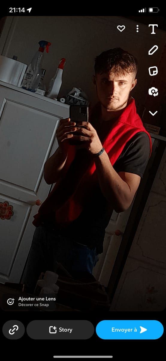 Joshua - Gay fute à Yvorne Profil de Joshua, 24 ans, Gay fute à Yvorne (Vaud)