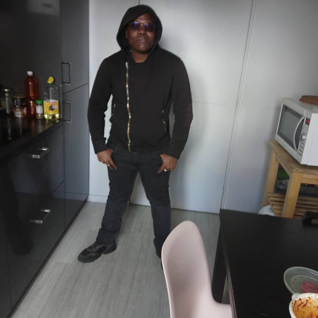 Fouhad - Gay fute à Luven Profil de Fouhad, 42 ans, Gay fute à Luven (Grisons)