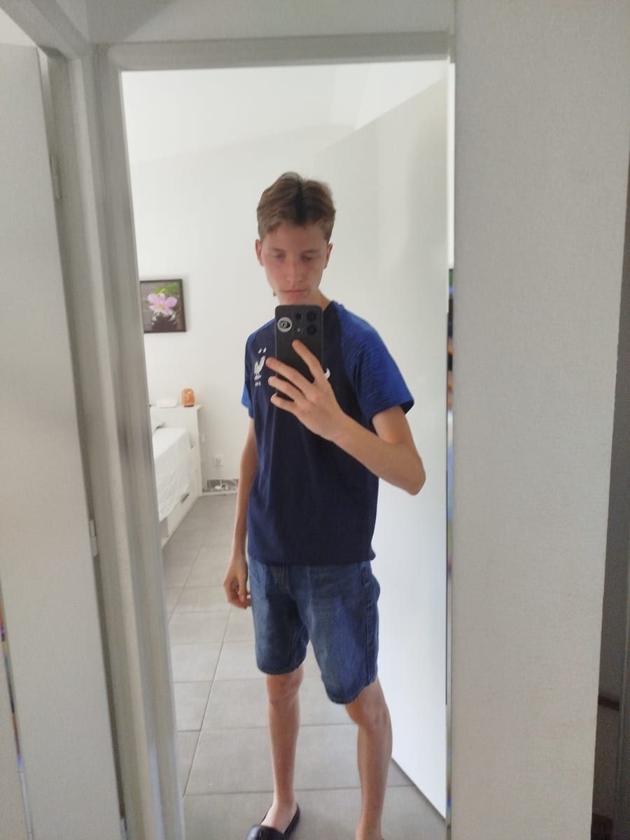 Paul-yves - Gay fute à Müselbach Profil de Paul-yves, 26 ans, Gay fute à Müselbach (Saint-Gall)