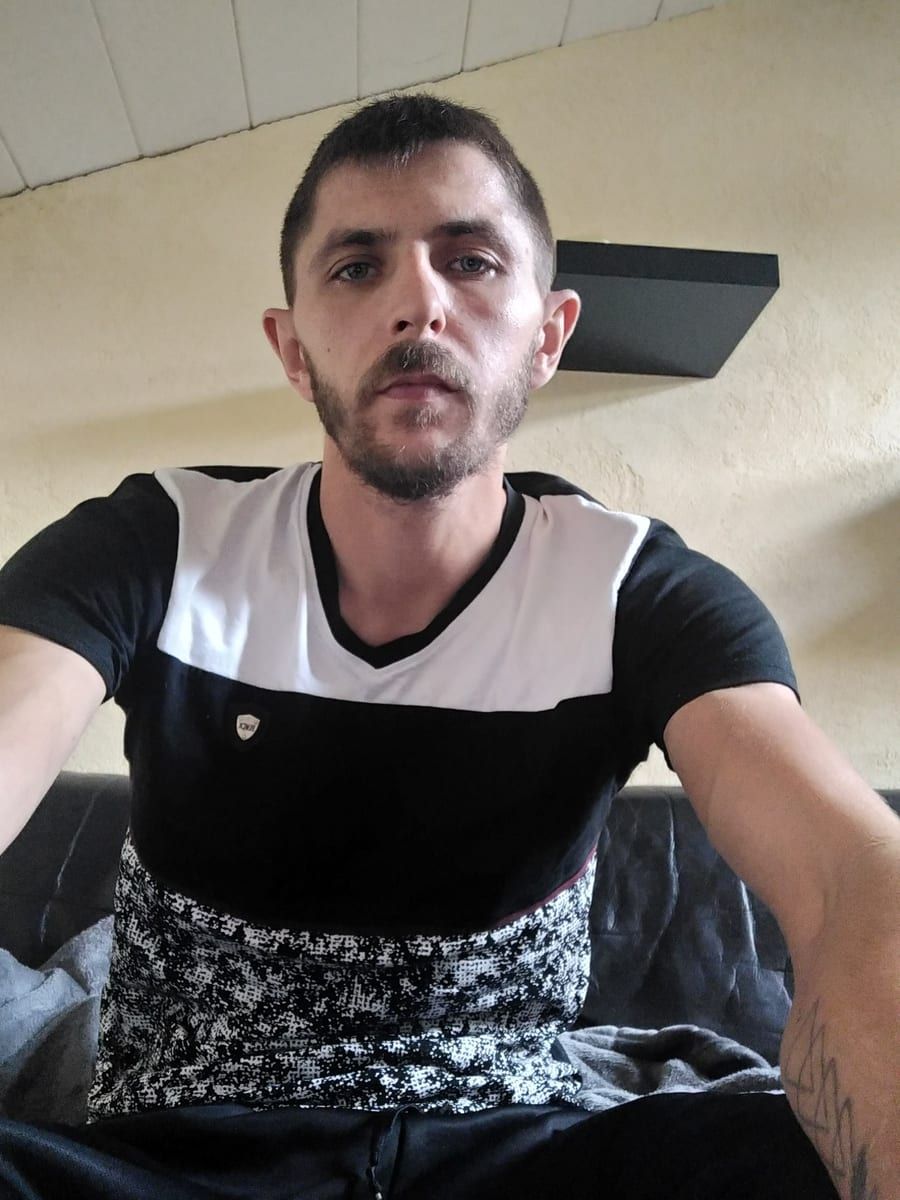 Fathi - Gay fute à Trasadingen Profil de Fathi, 44 ans, Gay fute à Trasadingen (Schaffhouse)