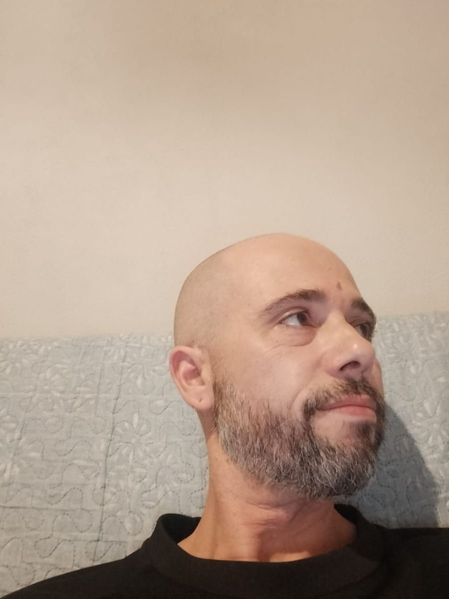 Houssem - Gay fute à Spiringen Profil de Houssem, 30 ans, Gay fute à Spiringen (Uri)