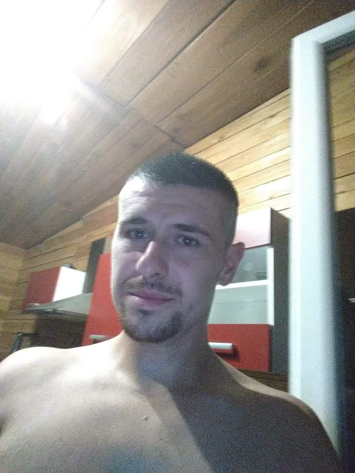 Enor - Gay fute à Müselbach Profil de Enor, 28 ans, Gay fute à Müselbach (Saint-Gall)