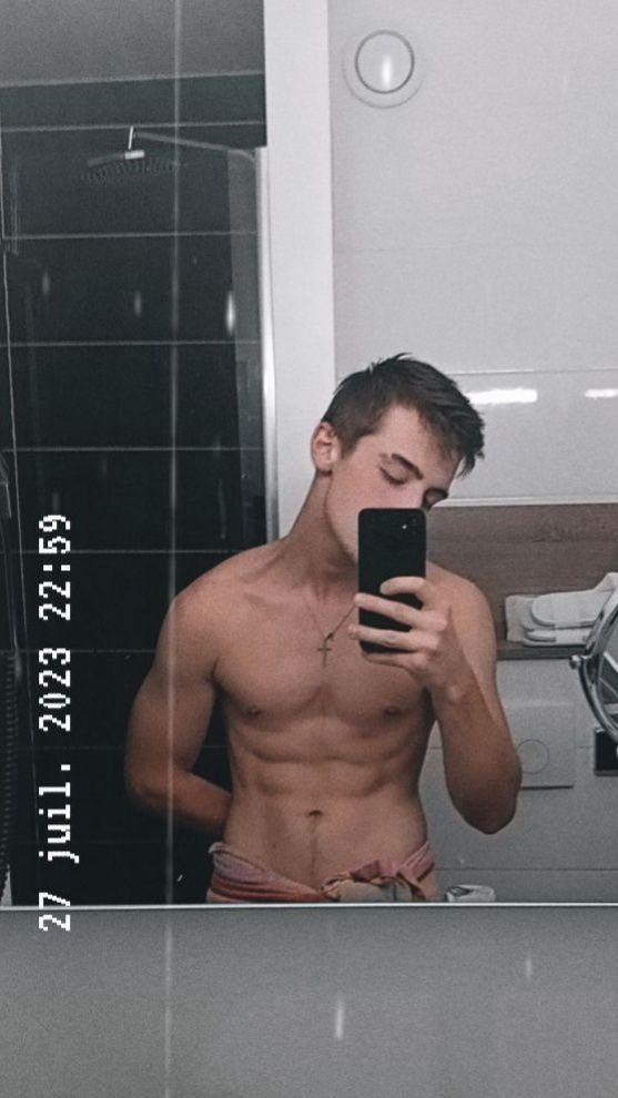Raffaele - Gay fute à Lüchingen Profil de Raffaele, 27 ans, Gay fute à Lüchingen (Appenzell Rhodes-Intérieures)