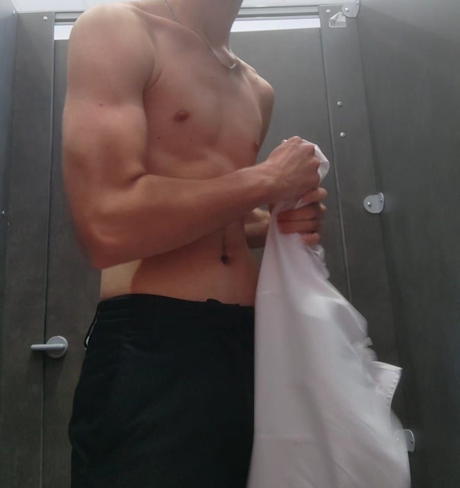 Rubens - Gay fute à Chiggiogna Profil de Rubens, 34 ans, Gay fute à Chiggiogna (Tessin)