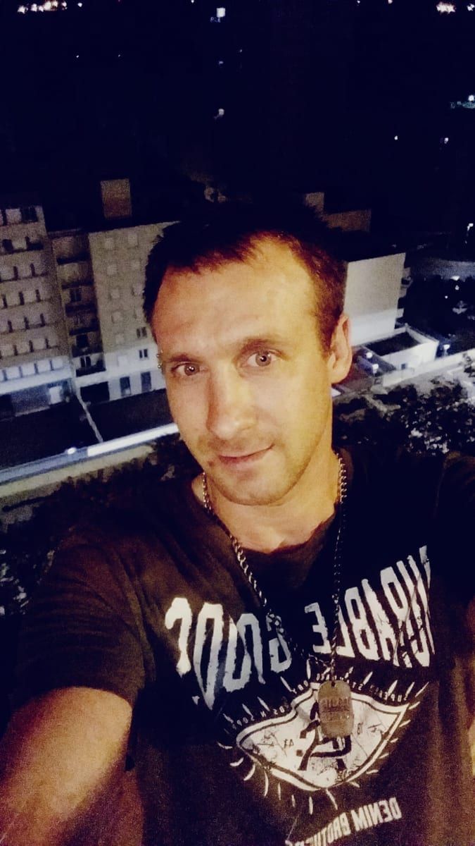Ionel - Gay fute à Roggliswil Profil de Ionel, 26 ans, Gay fute à Roggliswil (Lucerne)