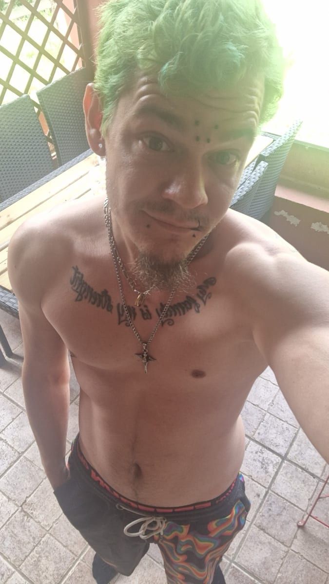 Kean - Gay fute à Zuzgen Profil de Kean, 45 ans, Gay fute à Zuzgen (Argovie)