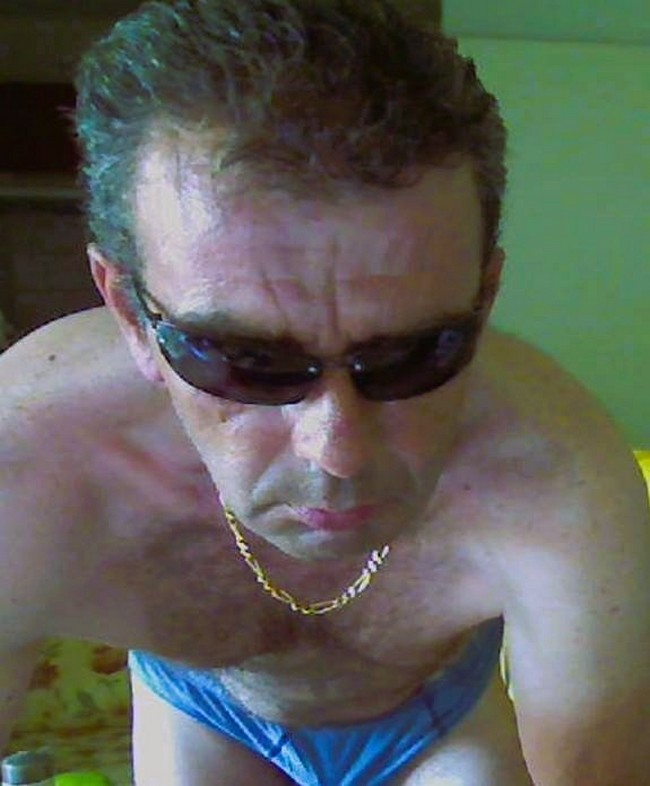 Abderahim - Gay fute à Vessy Profil de Abderahim, 29 ans, Gay fute à Vessy (Genève)