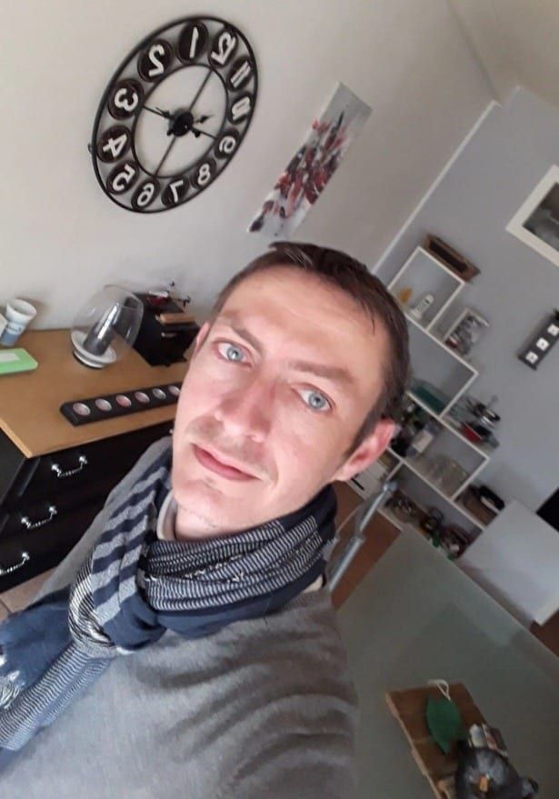 Etem - Gay fute à Trasadingen Profil de Etem, 25 ans, Gay fute à Trasadingen (Schaffhouse)
