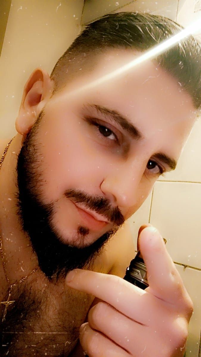 Jean-augustin - Gay fute à Guarda Profil de Jean-augustin, 23 ans, Gay fute à Guarda (Grisons)