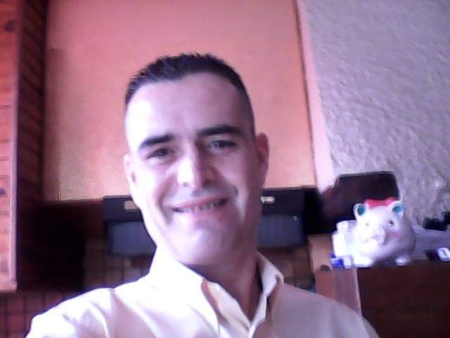 Eno - Gay fute à Fully Profil de Eno, 30 ans, Gay fute à Fully (Valais)