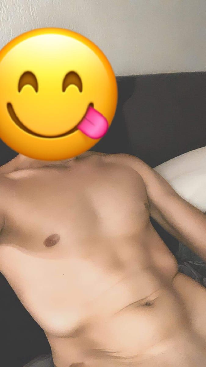 Niko - Gay fute à Bettingen Profil de Niko, 22 ans, Gay fute à Bettingen (Bâle-Ville)