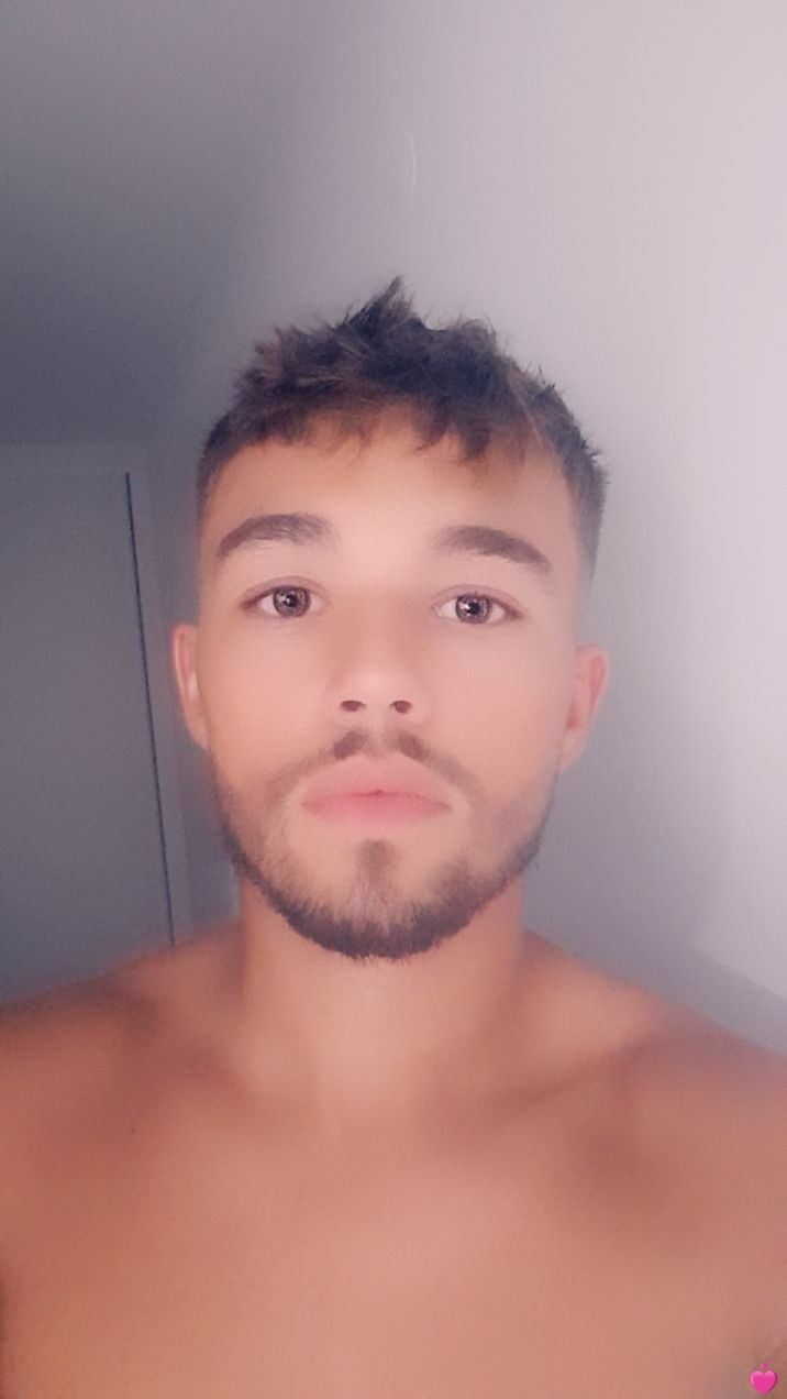 Joa - Gay fute à Brail Profil de Joa, 23 ans, Gay fute à Brail (Grisons)
